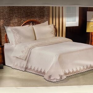 Luxurious Cream Quilt Set